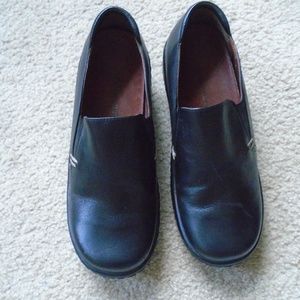 WOMANS/BIG GIRLS "NATRUALIZER" BLACK LEATHER SHOES